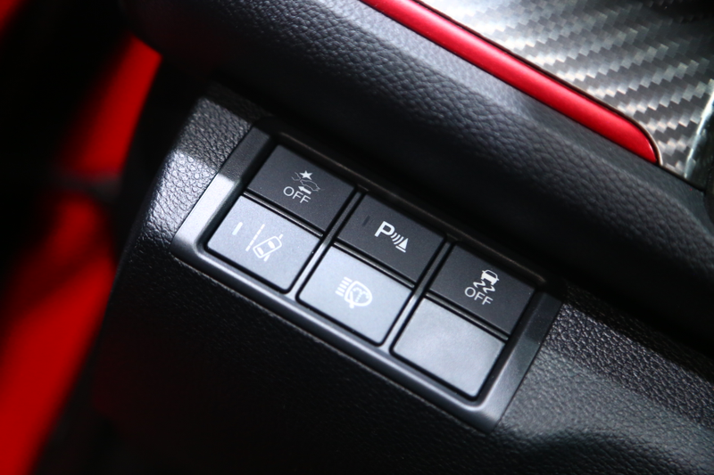 Illustration for article titled The 2018 Honda Civic Type R Is Ridiculous In All The Right Ways